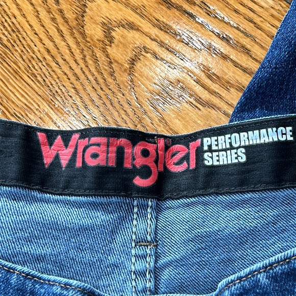 Wrangler Performance Series denim jeans. Men’s 42x29.  Great condition. - Picture 2 of 6